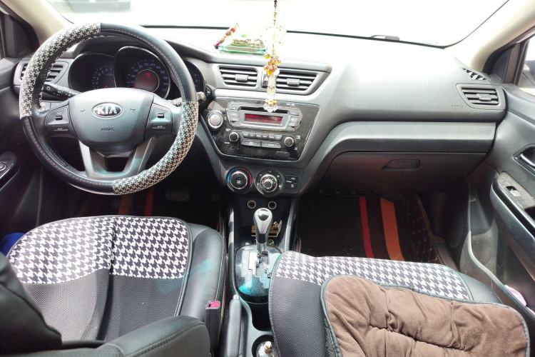 Used Kia K2 2012 Hatchback 1.6L AT Premium Center Console