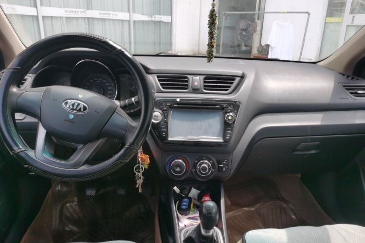 Used Kia K2 2012 Sedan 1.4L MT GLS Commemorative Edition Center Console