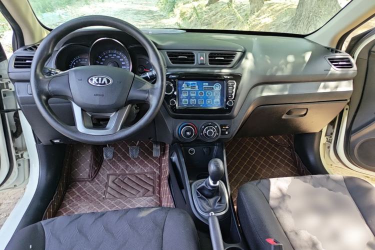 Used Kia K2 2012 Sedan 1.4L MT GLS Commemorative Edition Center Console