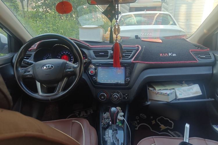 Used Kia K2 2012 Sedan 1.6L AT Premium ECO Center Console