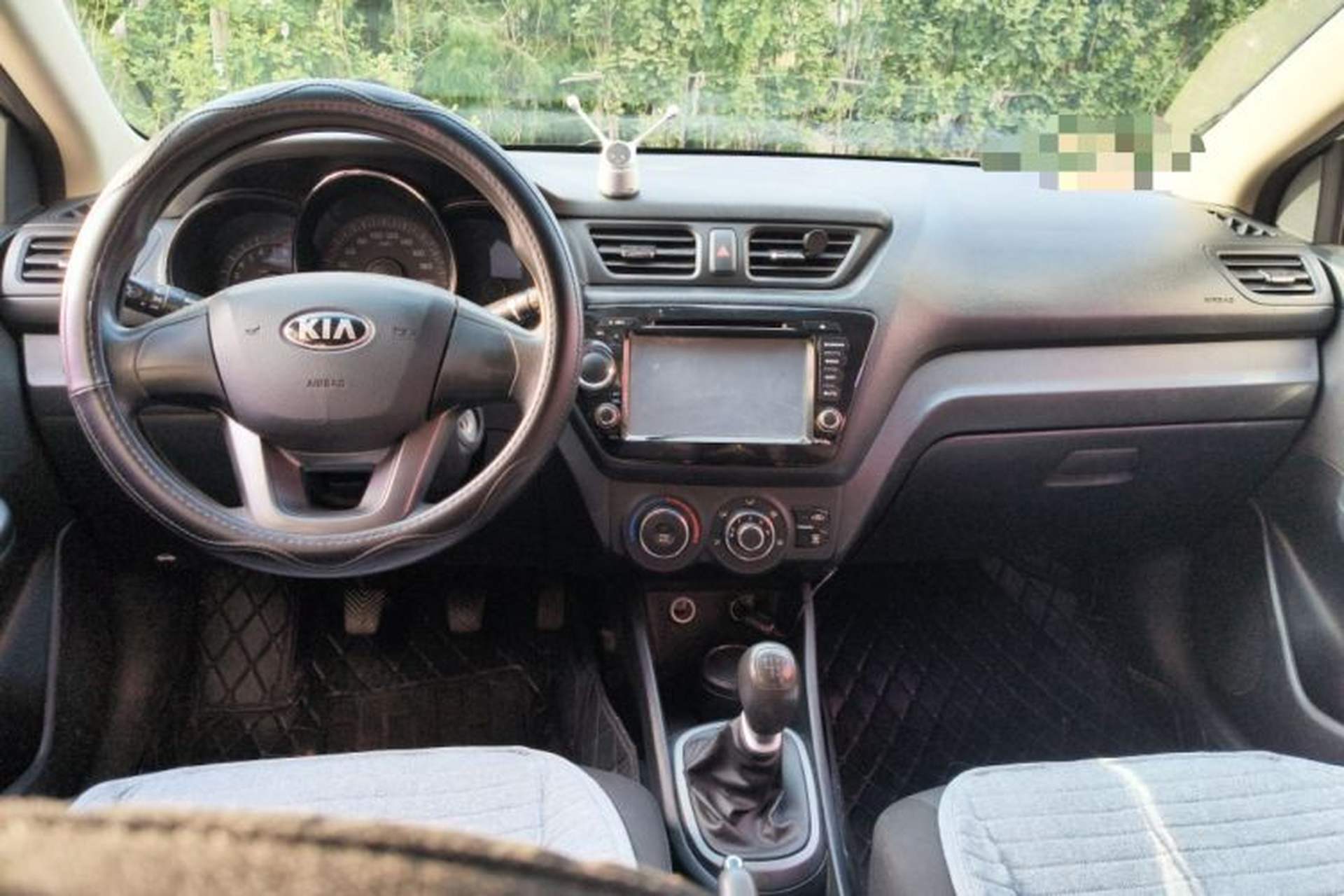 Used Kia K2 2012 Sedan 1.4L MT GLS Commemorative Edition Center Console