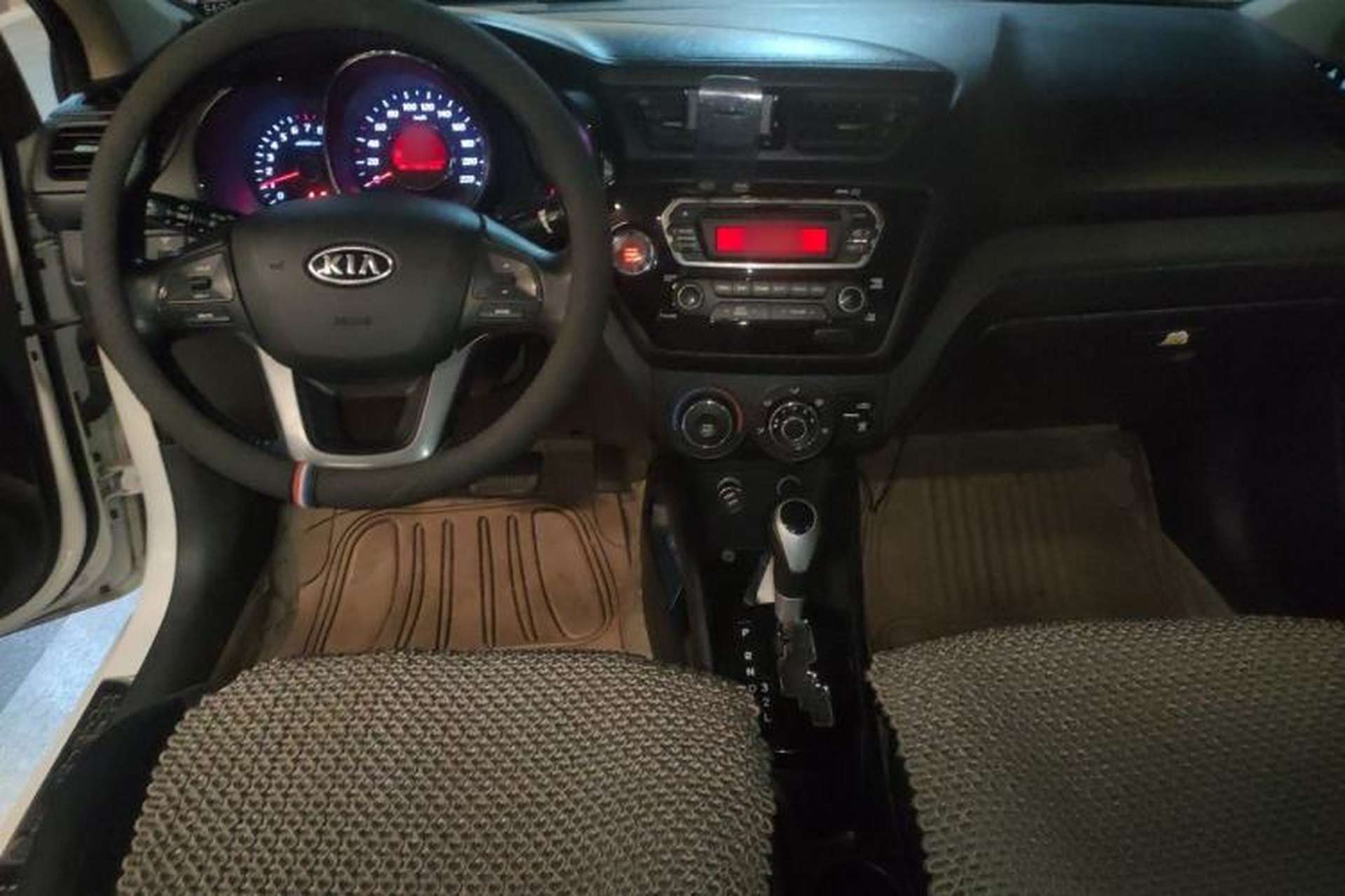 Used Kia K2 2012 Sedan 1.6L Automatic Transmission Premium Commemorative Edition Center Console