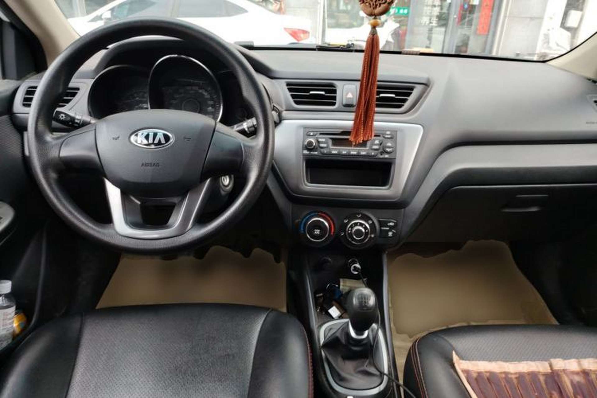 Used Kia K2 2012 Sedan 1.4L MT GLS Commemorative Edition Center Console