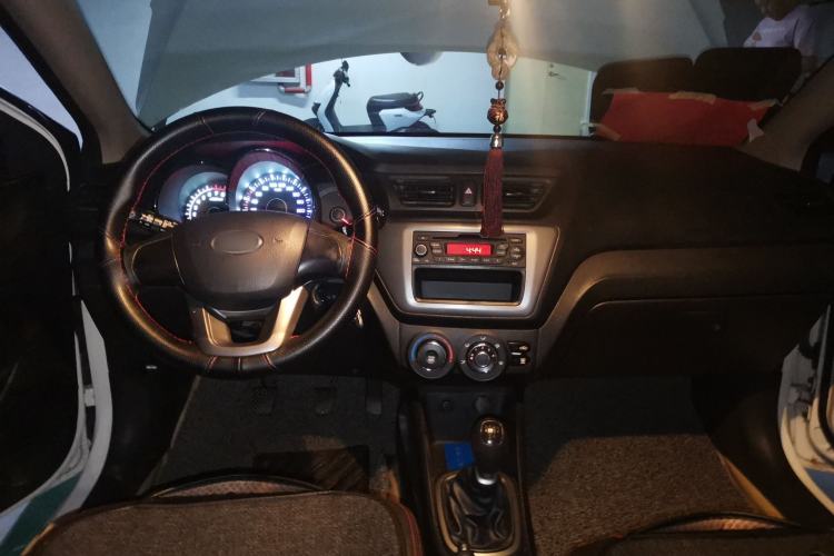 Used Kia K2 2012 Sedan 1.4L MT GLS Commemorative Edition Center Console