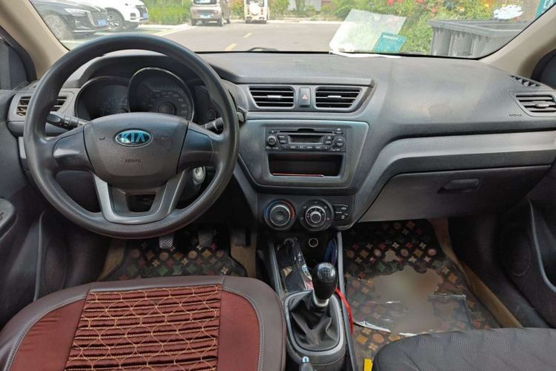Used Kia K2 2012 Sedan 1.4L MT GLS Commemorative Edition Center Console