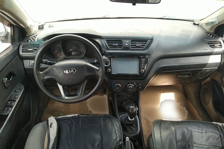 Used Kia K2 2012 Sedan 1.4L MT GLS Commemorative Edition Center Console