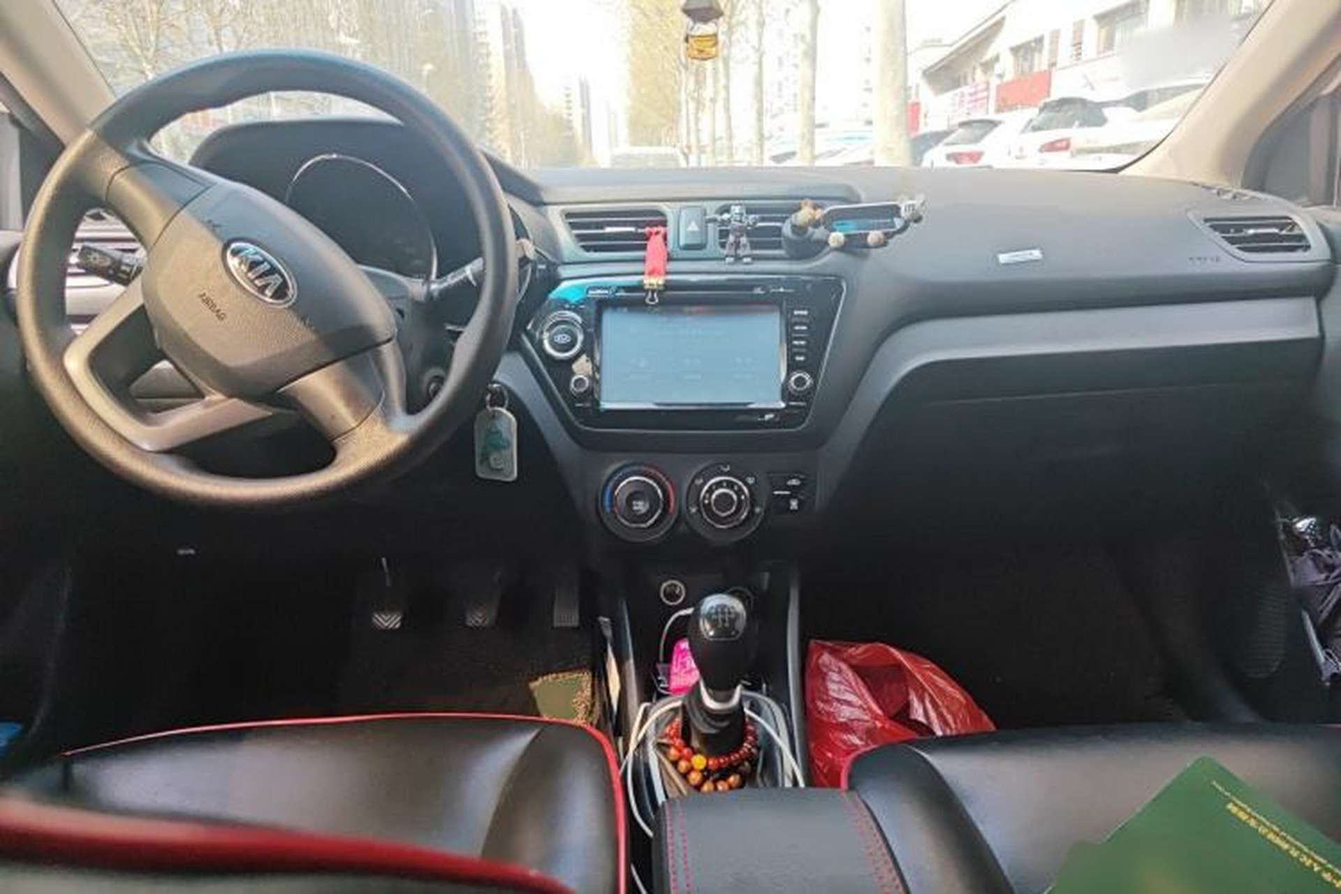 Used Kia K2 2012 Sedan 1.4L MT GLS Commemorative Edition Center Console