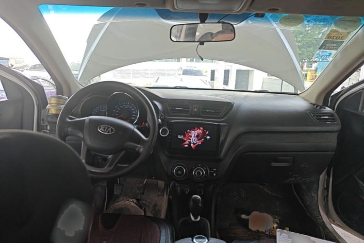 Used Kia K2 2012 Sedan 1.4L MT GLS Commemorative Edition Center Console