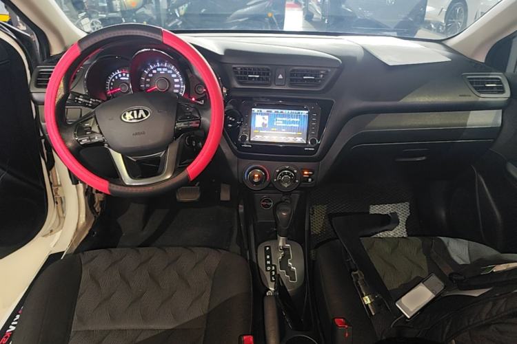 Used Kia K2 2012 Hatchback 1.4L AT GLS Commemorative Edition Center Console