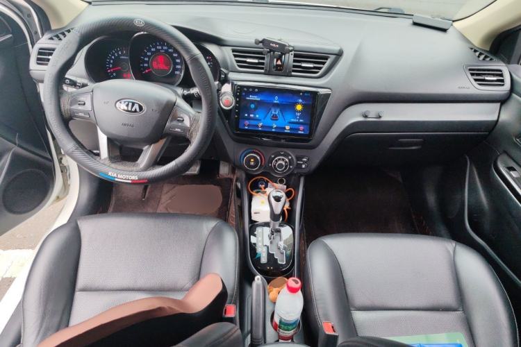 Used Kia K2 2012 Hatchback 1.6L AT Premium Commemorative Edition Center Console