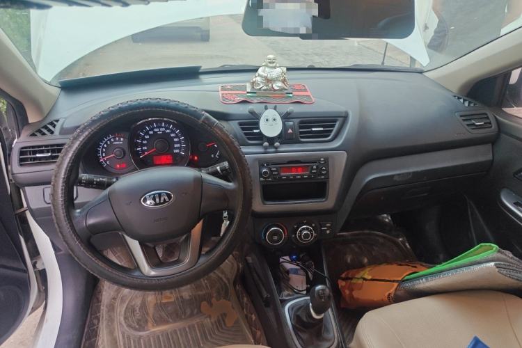 Used Kia K2 2012 Sedan 1.4L MT GLS Commemorative Edition Center Console