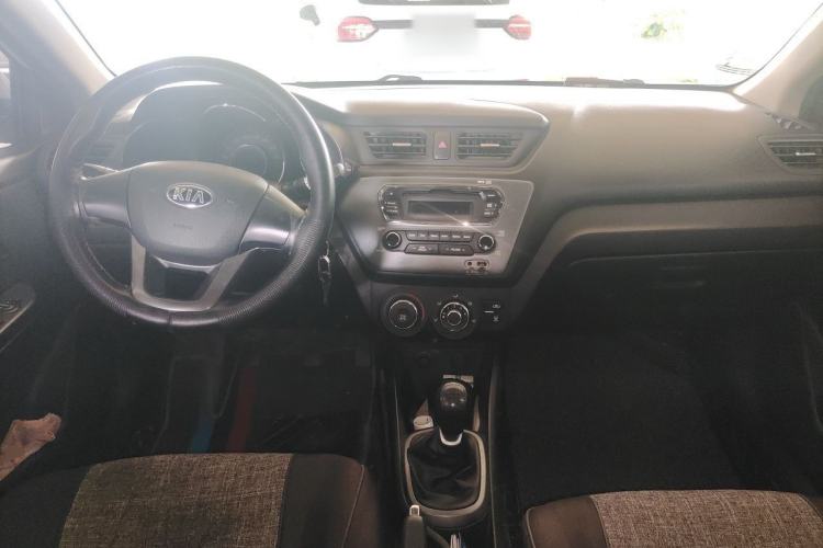 Used Kia K2 2012 Sedan 1.4L MT TOP Commemorative Edition Center Console