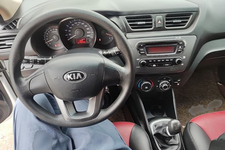 Used Kia K2 2012 Hatchback 1.4L MT Cool Edition Commemorative Model Center Console