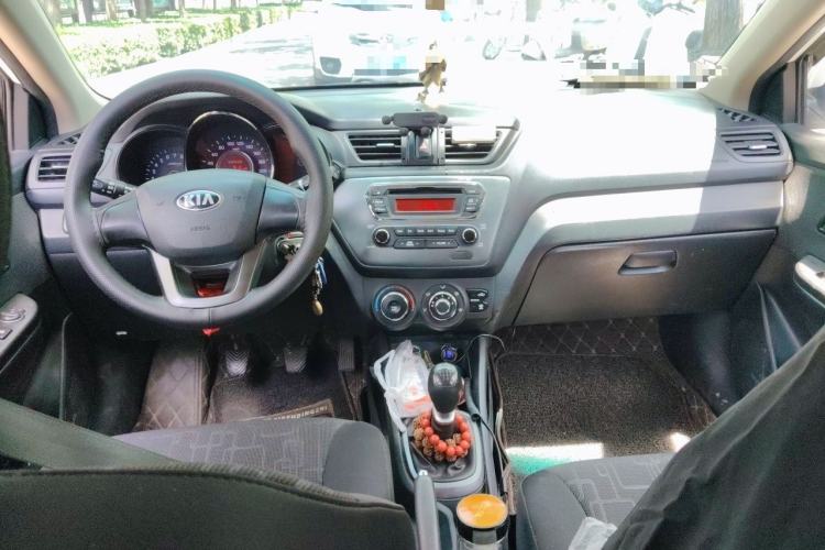 Used Kia K2 2012 Sedan 1.4L MT TOP Commemorative Edition Center Console