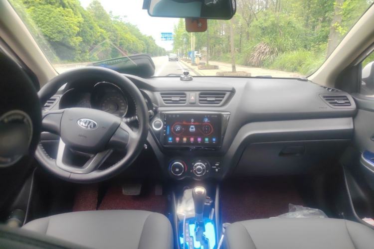 Used Kia K2 2012 Sedan 1.4L Automatic GLS Commemorative Edition Center Console