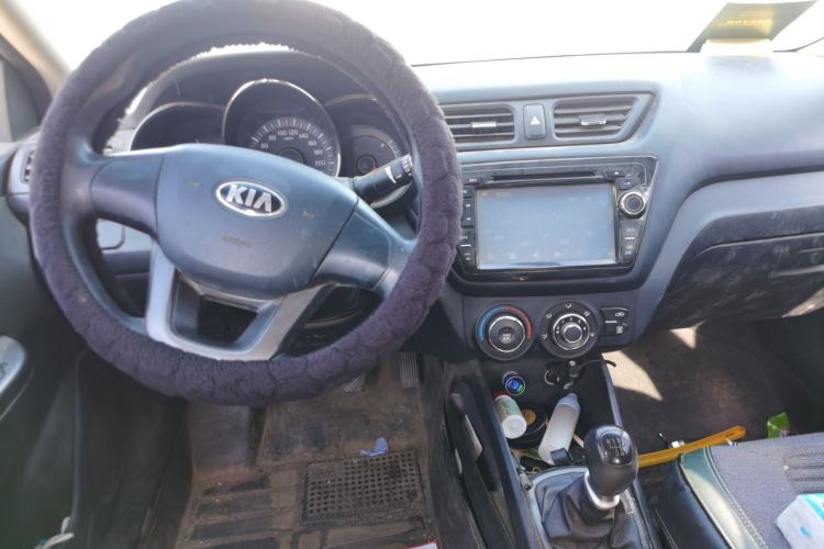 Used Kia K2 2012 Sedan 1.4L MT GLS Commemorative Edition Center Console