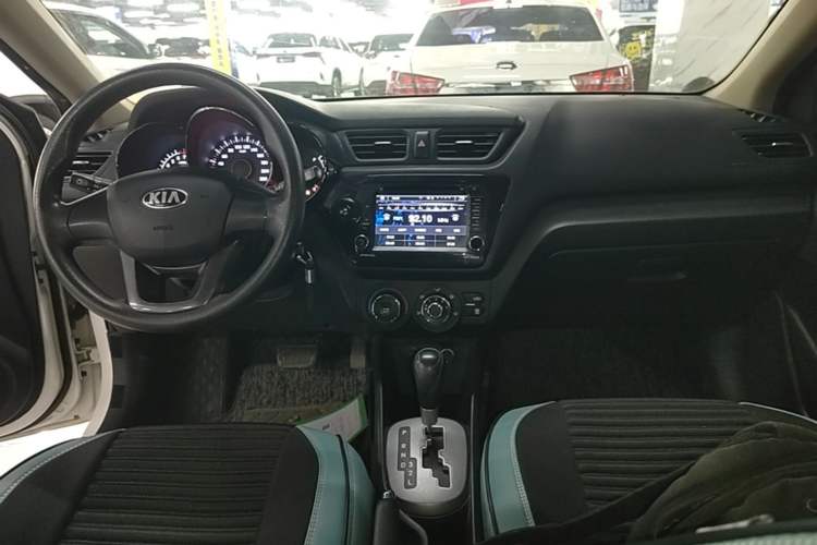 Used Kia K2 2012 Hatchback 1.4L AT GLS Commemorative Edition Center Console