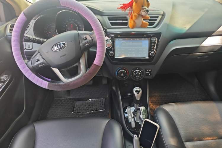 Used Kia K2 2012 Hatchback 1.6L AT Premium Commemorative Edition Center Console