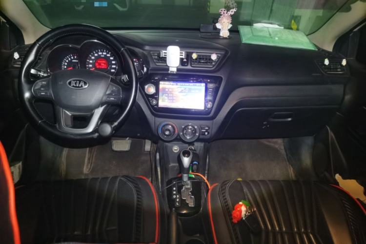 Used Kia K2 2012 Hatchback 1.6L AT Premium Commemorative Edition Center Console