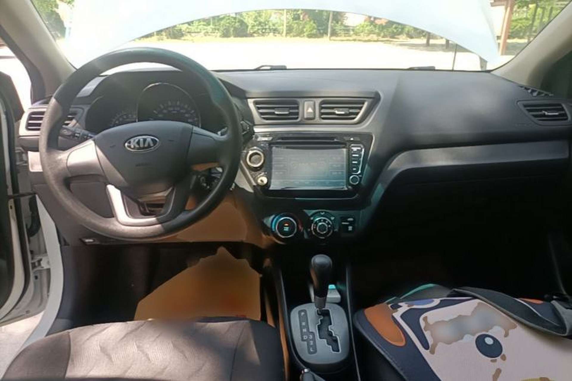 Used Kia K2 2012 Sedan 1.4L Automatic GLS Commemorative Edition Center Console