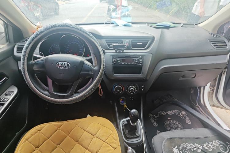 Used Kia K2 2012 Sedan 1.4L MT GLS Commemorative Edition Center Console