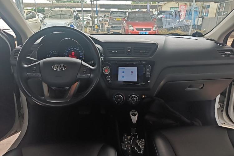 Used Kia K2 2012 Hatchback 1.6L AT Premium Center Console