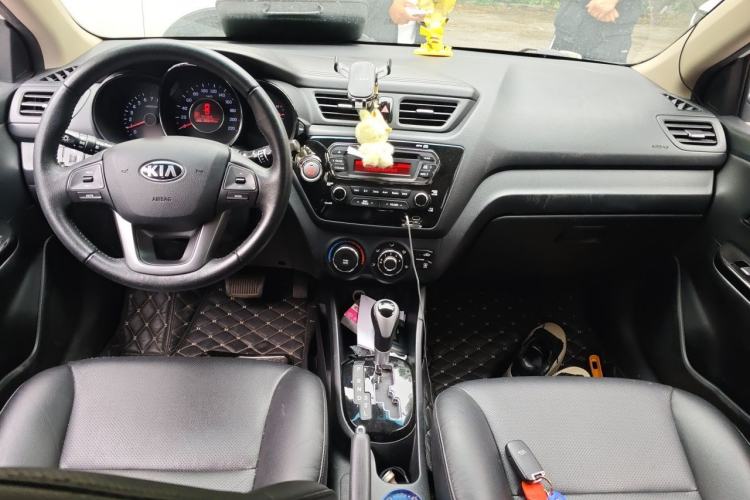 Used Kia K2 2012 Hatchback 1.6L AT Premium Commemorative Edition Center Console