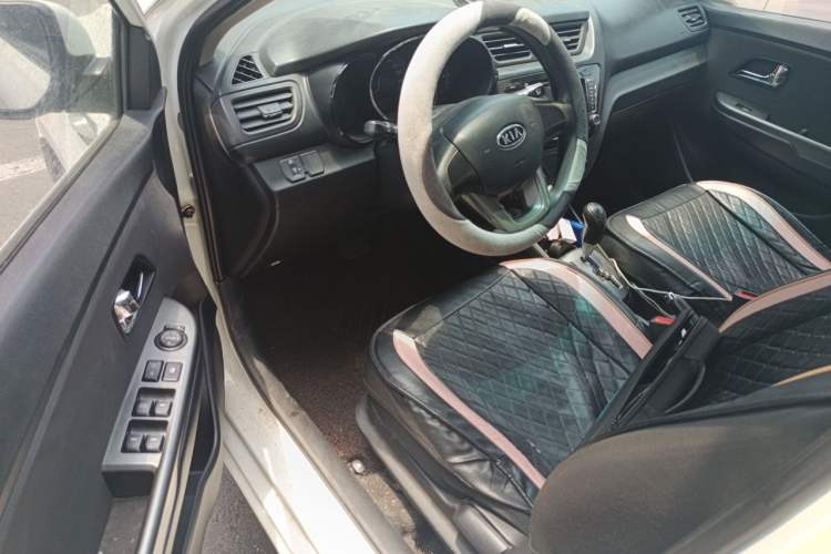 Used Kia K2 2012 Hatchback 1.4L AT GLS Driver Seat