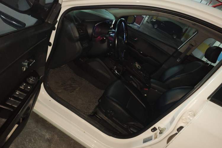 Used Kia K2 2012 Sedan 1.6L Automatic Transmission Premium Commemorative Edition Driver Seat