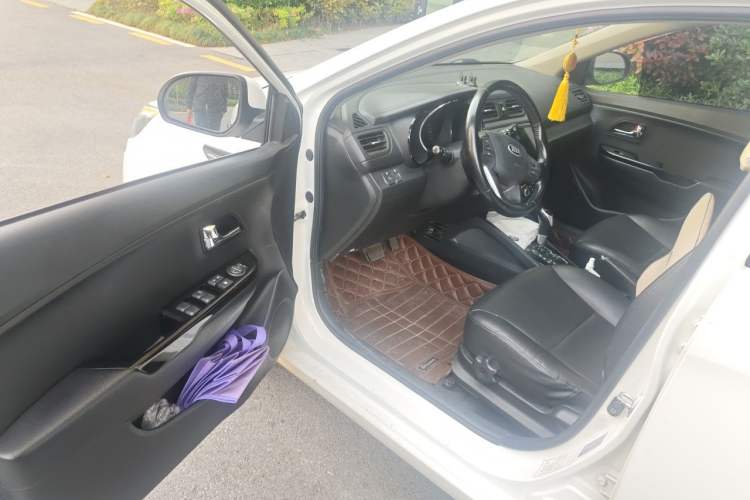 Used Kia K2 2012 Hatchback 1.6L AT Premium Driver Seat