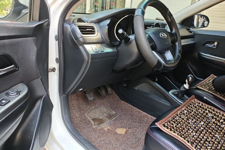 Used Kia K2 2012 Sedan 1.4L MT TOP Commemorative Edition Driver Seat