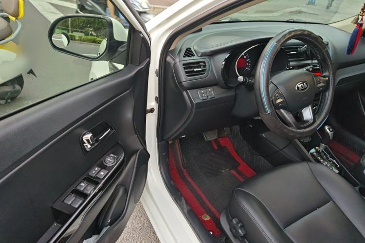 Used Kia K2 2012 Hatchback 1.6L AT Premium Commemorative Edition Driver Seat