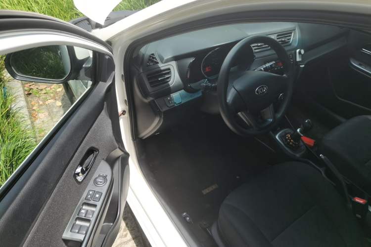 Used Kia K2 2012 Sedan 1.4L MT GLS Commemorative Edition Driver Seat