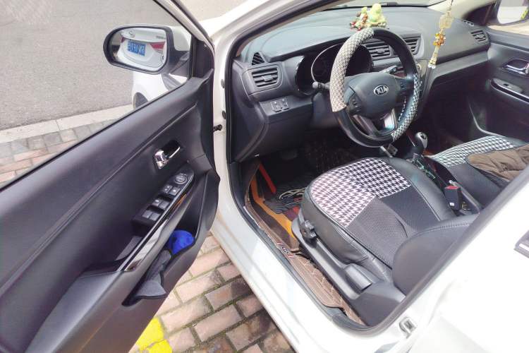 Used Kia K2 2012 Hatchback 1.6L AT Premium Driver Seat