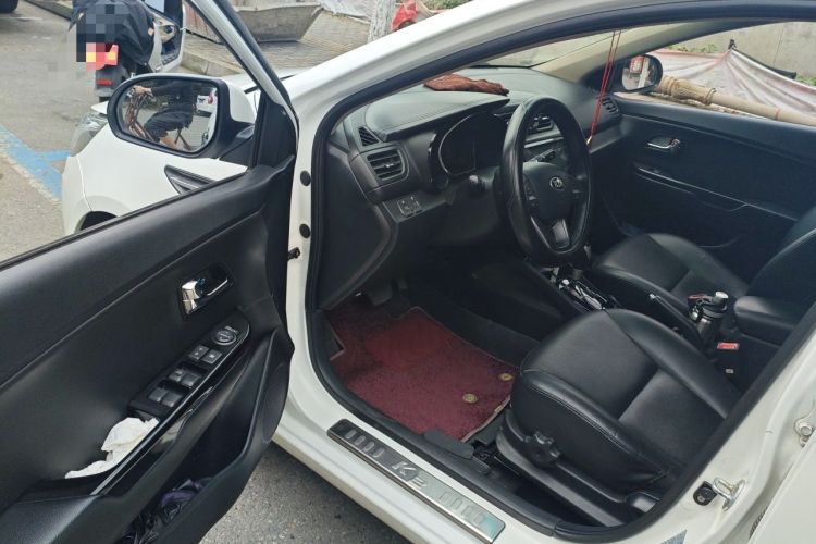 Used Kia K2 2012 Hatchback 1.6L AT Premium Commemorative Edition Driver Seat