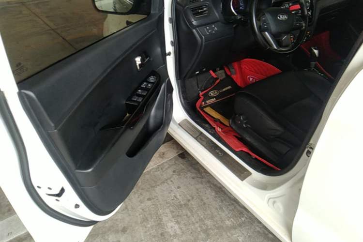 Used Kia K2 2012 Sedan 1.6L Automatic Transmission Premium Commemorative Edition Driver Seat