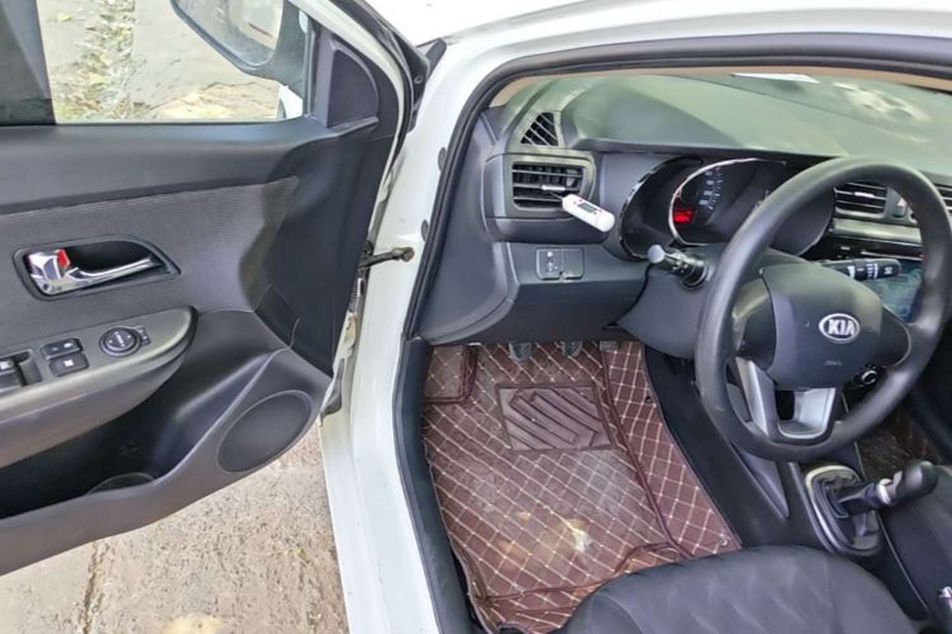Used Kia K2 2012 Sedan 1.4L MT GLS Commemorative Edition Driver Seat