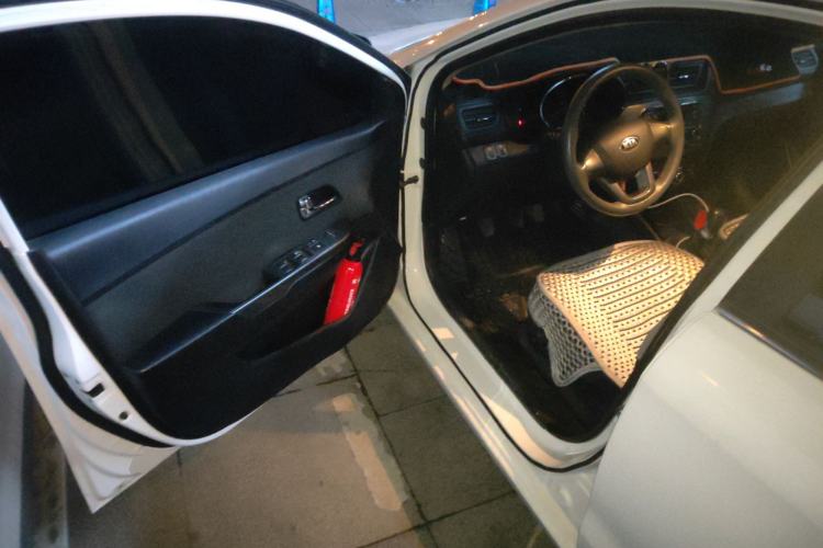 Used Kia K2 2012 Sedan 1.4L MT TOP Commemorative Edition Driver Seat