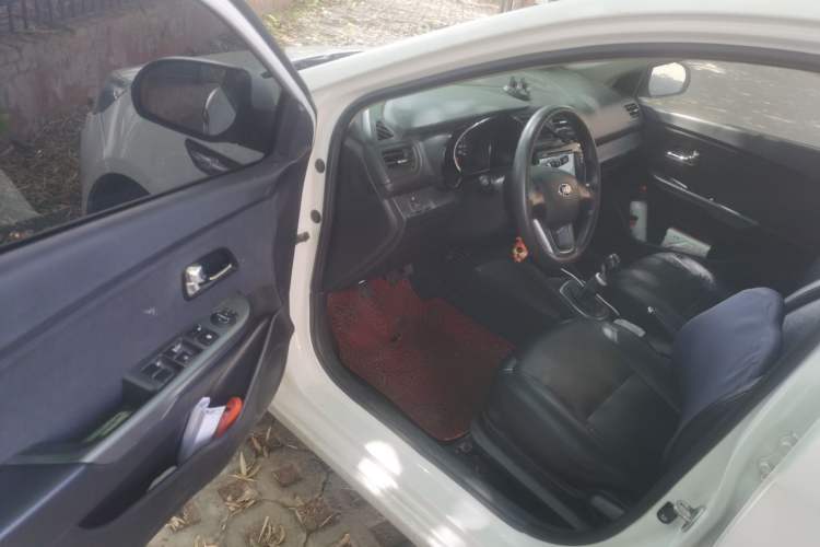 Used Kia K2 2012 Sedan 1.4L MT GLS Commemorative Edition Driver Seat