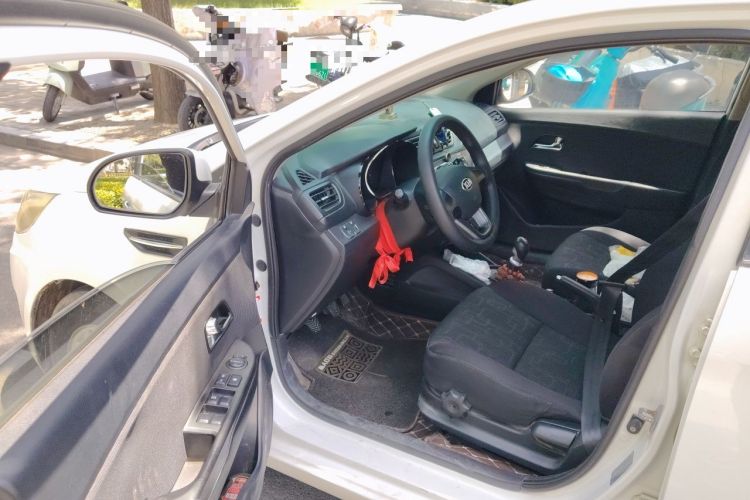 Used Kia K2 2012 Sedan 1.4L MT TOP Commemorative Edition Driver Seat