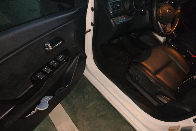 Used Kia K2 2012 Sedan 1.6L AT Premium ECO Driver Seat