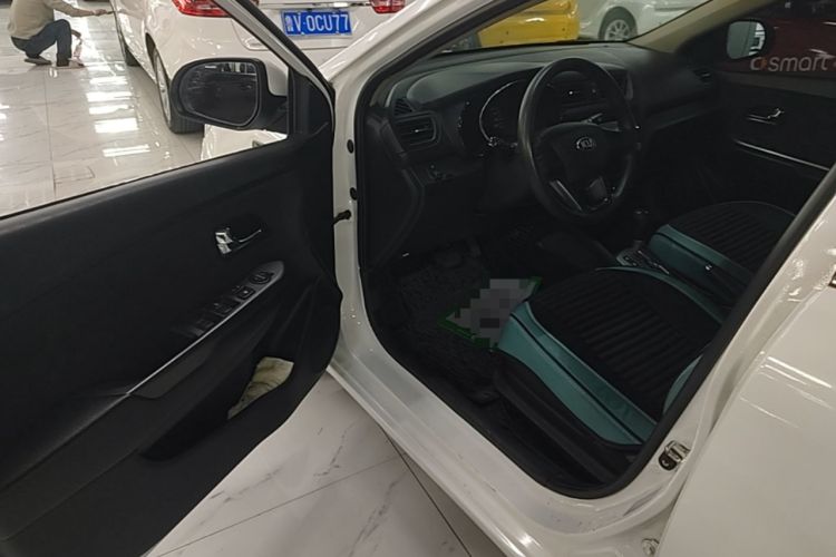 Used Kia K2 2012 Hatchback 1.4L AT GLS Commemorative Edition Driver Seat