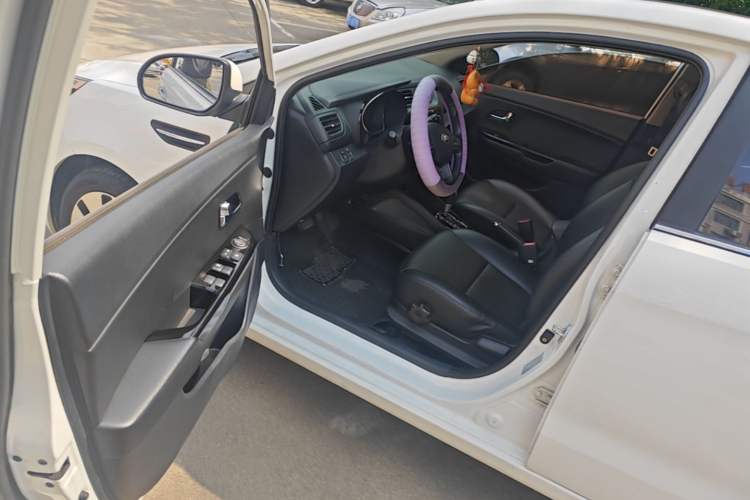 Used Kia K2 2012 Hatchback 1.6L AT Premium Commemorative Edition Driver Seat