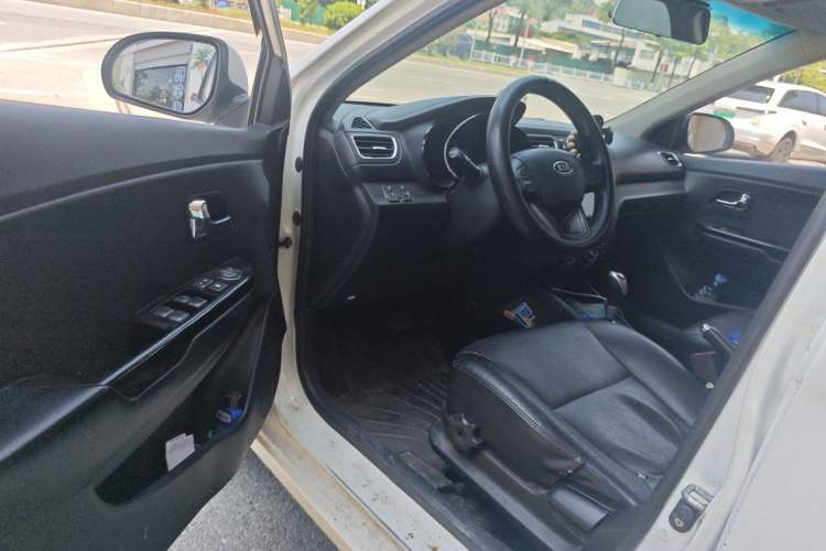 Used Kia K2 2012 Hatchback 1.6L AT Premium Commemorative Edition Driver Seat