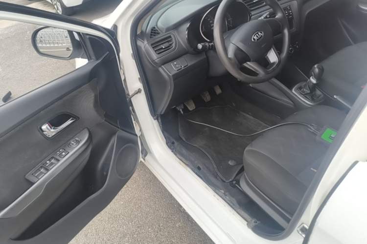 Used Kia K2 2012 Hatchback 1.4L MT GLS Commemorative Edition Driver Seat