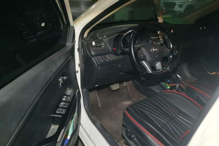 Used Kia K2 2012 Hatchback 1.6L AT Premium Commemorative Edition Driver Seat