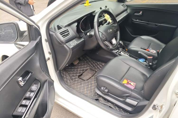 Used Kia K2 2012 Hatchback 1.6L AT Premium Commemorative Edition Driver Seat