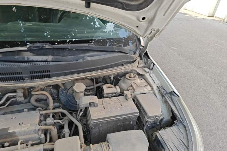 Used Kia K2 2012 Sedan 1.4L MT GLS Commemorative Edition Engine Bay Left