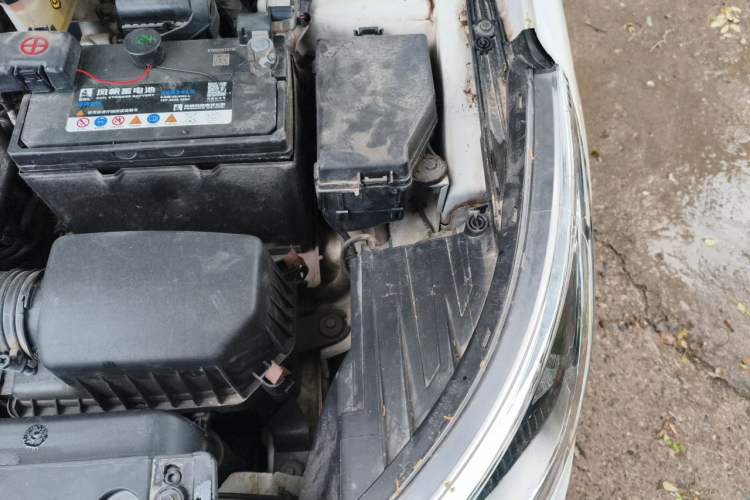 Used Kia K2 2012 Sedan 1.4L MT GLS Commemorative Edition Engine Bay Left