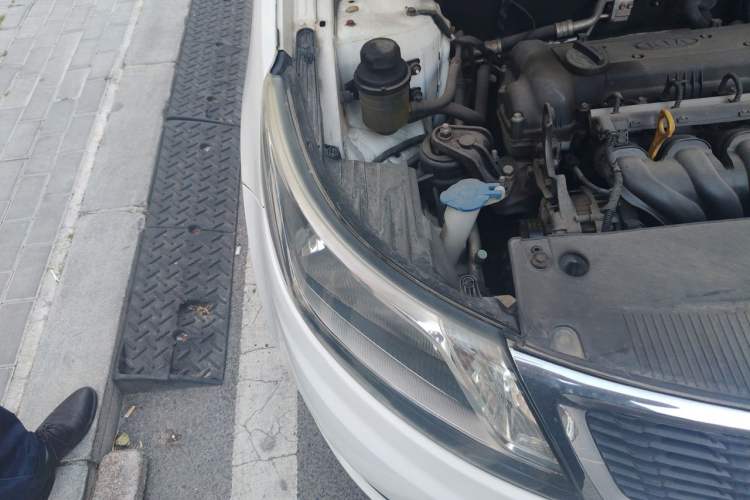 Used Kia K2 2012 Sedan 1.4L Automatic GLS Commemorative Edition Engine Bay Right